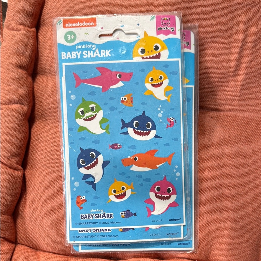 Baby Shark Party Supplies Set - Picture 3 of 7